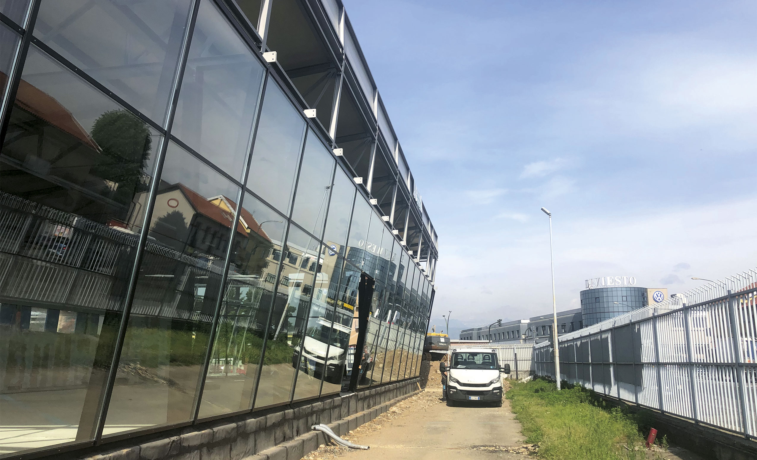 Spazio Group SpA. Costruzione di due nuovi autosaloni Toyota e Lexus in via Ala di Stura a Torino